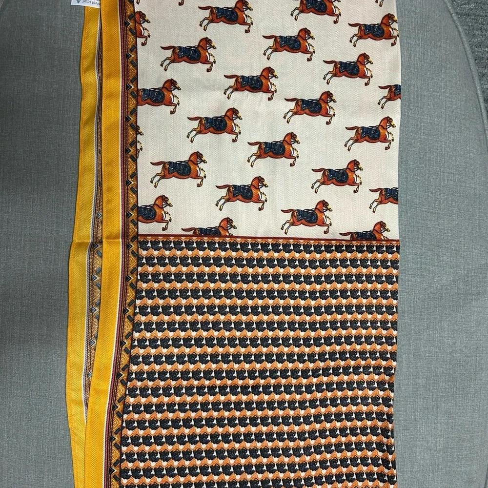 Geometric Patterned Scarf - Picture 4 of 4